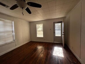 204 W Pecan St in Sadler, TX - Foto de edificio - Building Photo