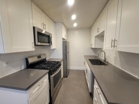 1841 S. Manhattan Pl in Los Angeles, CA - Building Photo