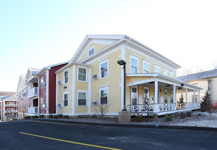 Barton Commons in New Milford, CT - Foto de edificio - Building Photo