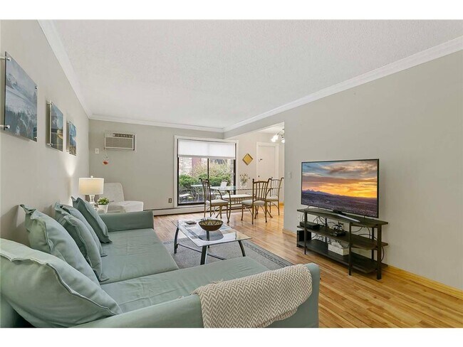 4560 Cedar Lake Rd S, Unit 3 in St. Louis Park, MN - Building Photo - Building Photo