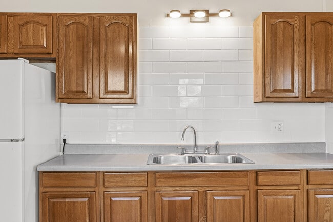 5312 Genesee St, Unit 3 in Bowmansville, NY - Foto de edificio - Building Photo