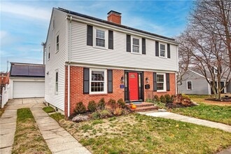 11 Elmcroft Ave in Providence, RI - Foto de edificio - Building Photo