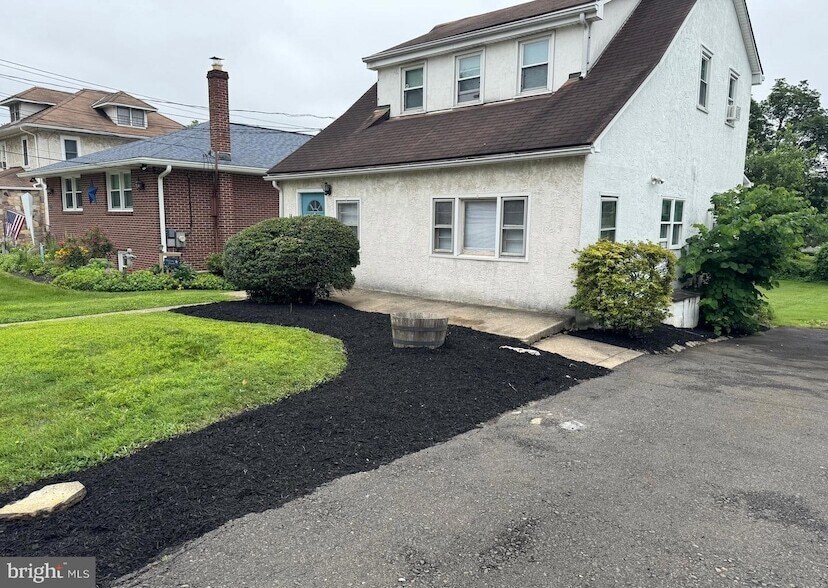 14 Franklin Ave in Flourtown, PA - Building Photo