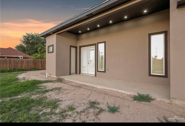 3007 E Ebano St in Hidalgo, TX - Foto de edificio - Building Photo