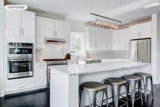 85 Hempstead St in Sag Harbor, NY - Building Photo - Building Photo