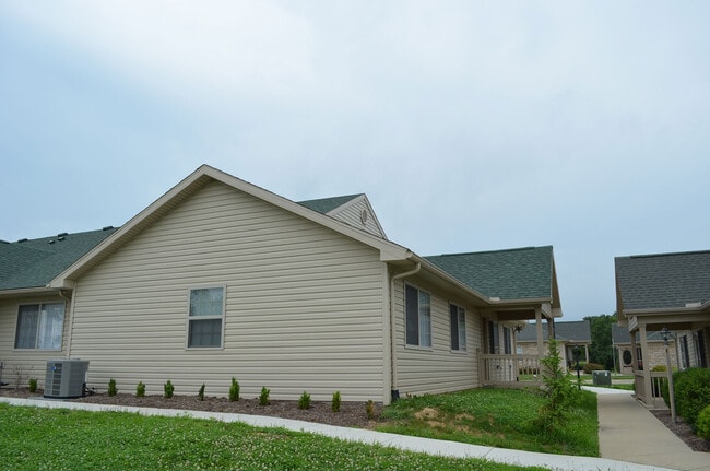 1001 Altamonte Dr in Athens, OH - Foto de edificio - Building Photo