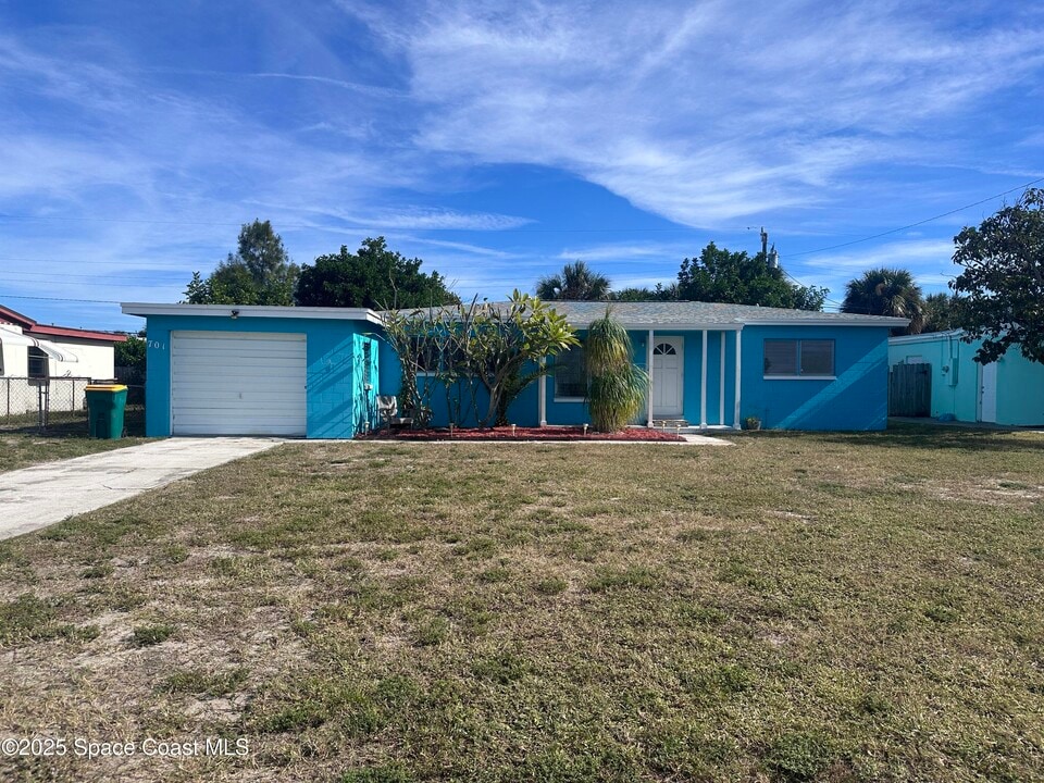 701 Sea Gull Dr in Satellite Beach, FL - Building Photo