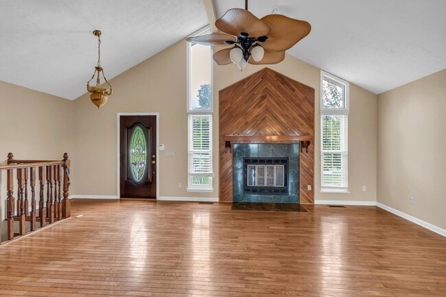 7918 Holly Hills Dr in Chattanooga, TN - Foto de edificio - Building Photo