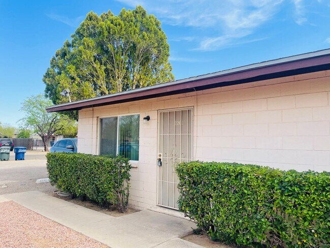 property at 2201 N Madelyn Ave