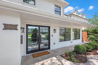 2414 Avalon Pl in Houston, TX - Building Photo - Building Photo