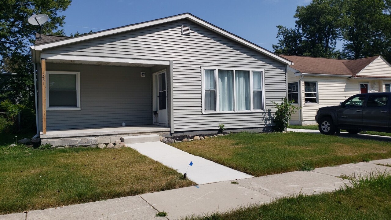 1581 Garfield St in Ferndale, MI - Building Photo