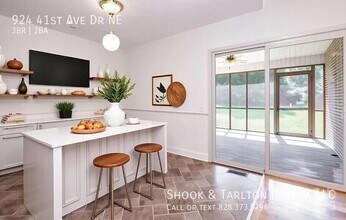 924 41st Ave Dr NE in Hickory, NC - Building Photo - Building Photo