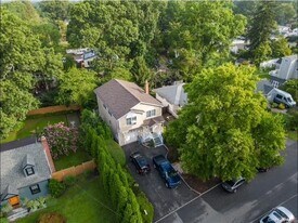103 E 24th St in Huntington Station, NY - Building Photo