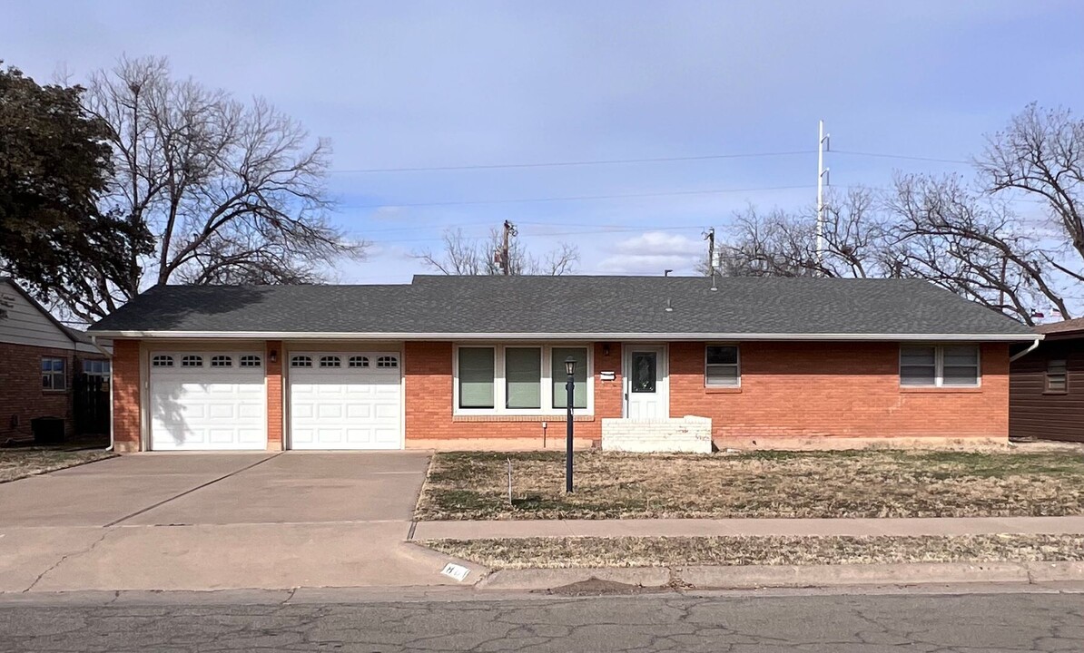 3806 35th St in Lubbock, TX - Building Photo