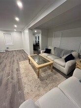 11 Sound Beach Ave in Bayville, NY - Building Photo - Building Photo