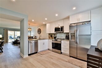 3801 S Atlantic Ave in New Smyrna Beach, FL - Foto de edificio - Building Photo