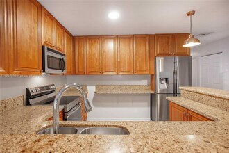 617 Woodgate Ln in Sunrise, FL - Building Photo - Building Photo
