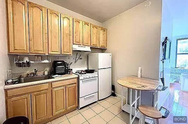 344 E 9th St in New York, NY - Building Photo - Building Photo