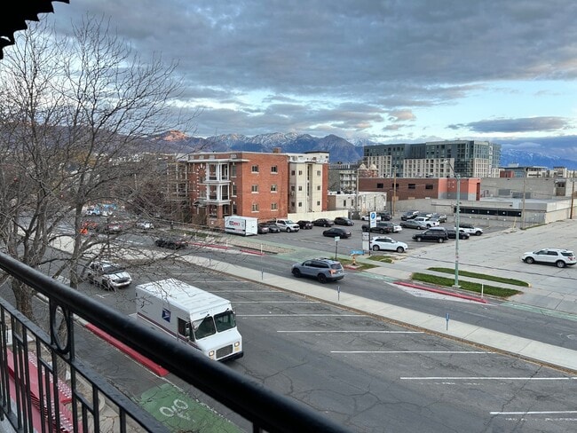 251 E Broadway, Unit 304 in Salt Lake City, UT - Building Photo - Building Photo