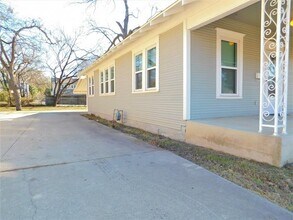 808 N Elm St in Denton, TX - Building Photo - Building Photo