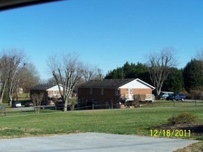 123 Oak Tower Dr in North Wilkesboro, NC - Building Photo - Building Photo