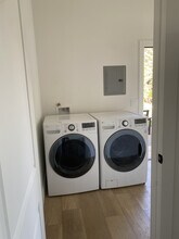 1392 Calle Crisantemo in Thousand Oaks, CA - Building Photo - Building Photo