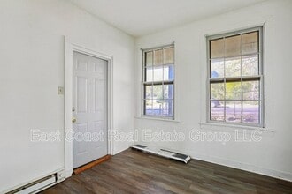 242 E Liberty St in Martinsburg, WV - Building Photo - Building Photo