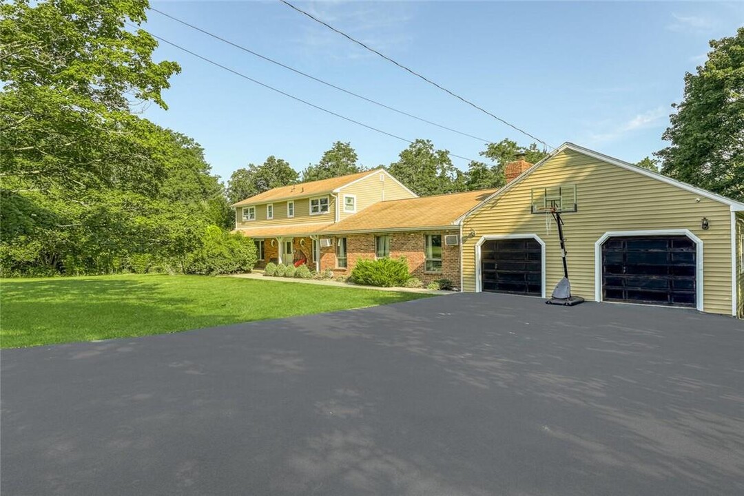 23 Dike Dr in Monsey, NY - Building Photo