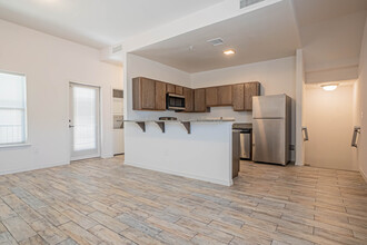 The Townhomes at 1400 N. Kansas at River in El Paso, TX - Building Photo - Building Photo