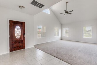 200 Oldbridge Dr in Hutto, TX - Building Photo - Building Photo