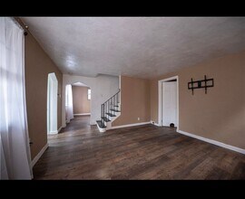 924 James St in Turtle Creek, PA - Building Photo - Building Photo