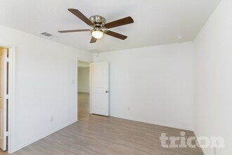 10250 Devon Wheel St in San Antonio, TX - Building Photo - Building Photo