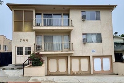 744 S Walker Ave in San Pedro, CA - Building Photo