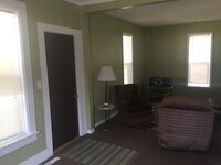621 Hutchinson St - 8