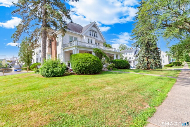 75 S Main St in Branford, CT - Building Photo - Building Photo