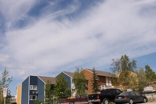 Lakeside Court in Yellowknife, NT - Building Photo