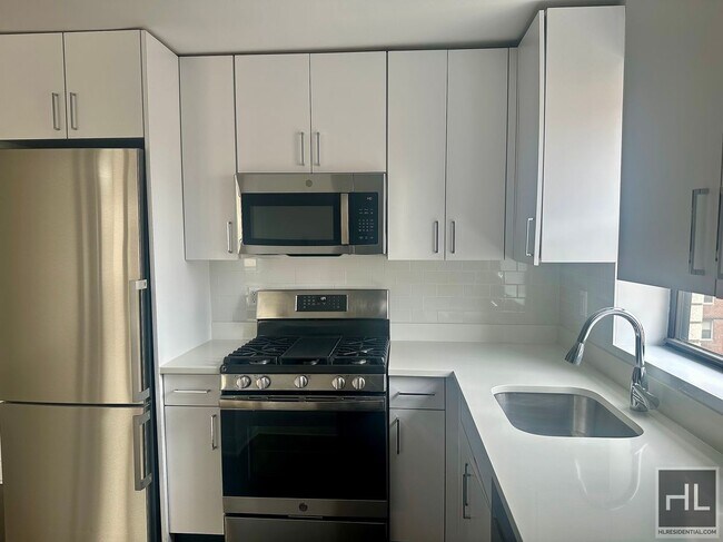 5 AVENUE in New York, NY - Building Photo - Building Photo