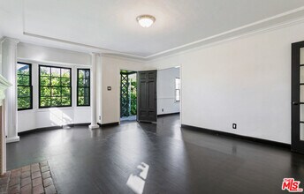 508 N San Vicente Blvd in West Hollywood, CA - Building Photo - Building Photo