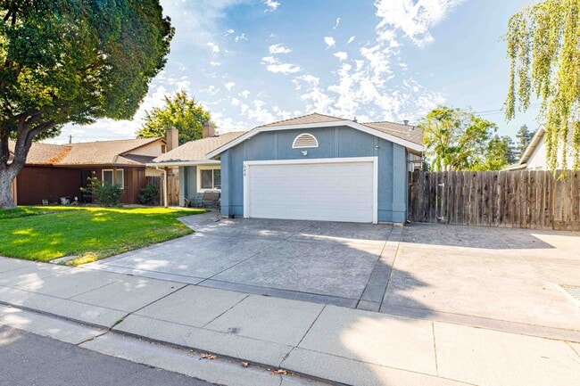 644 Swallow Dr in Manteca, CA - Building Photo - Building Photo