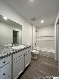 13819 Llama Pl photo'