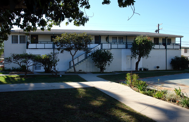 124 E Spruce Ave in Inglewood, CA - Building Photo - Building Photo