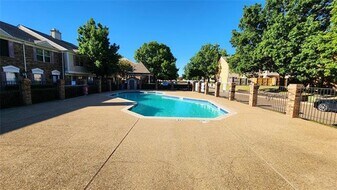 625 Carriagehouse Ln in Garland, TX - Building Photo