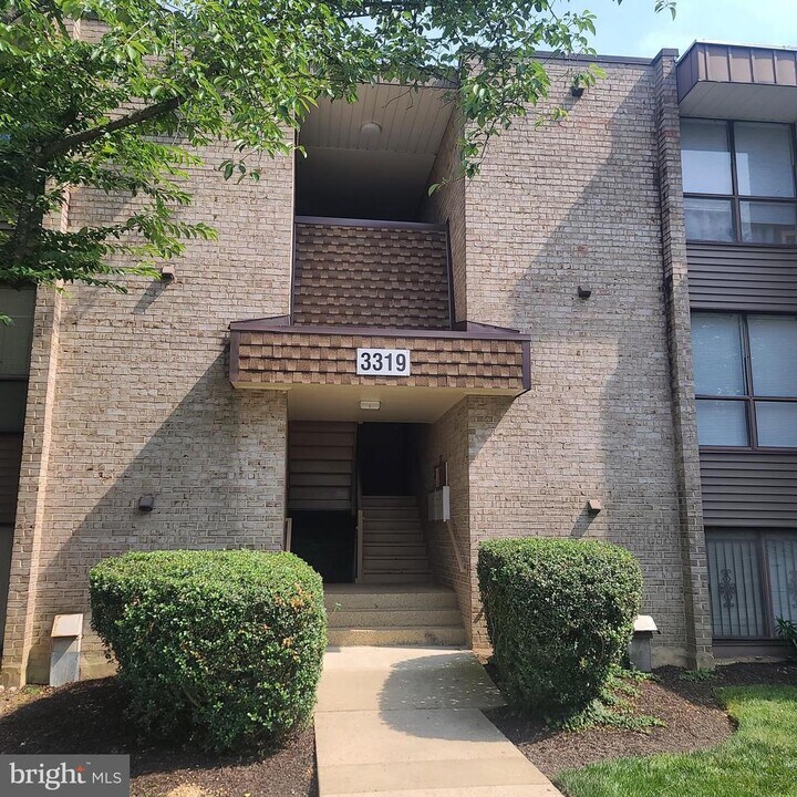 3319 Huntley Sq Dr in Temple Hills, MD - Building Photo