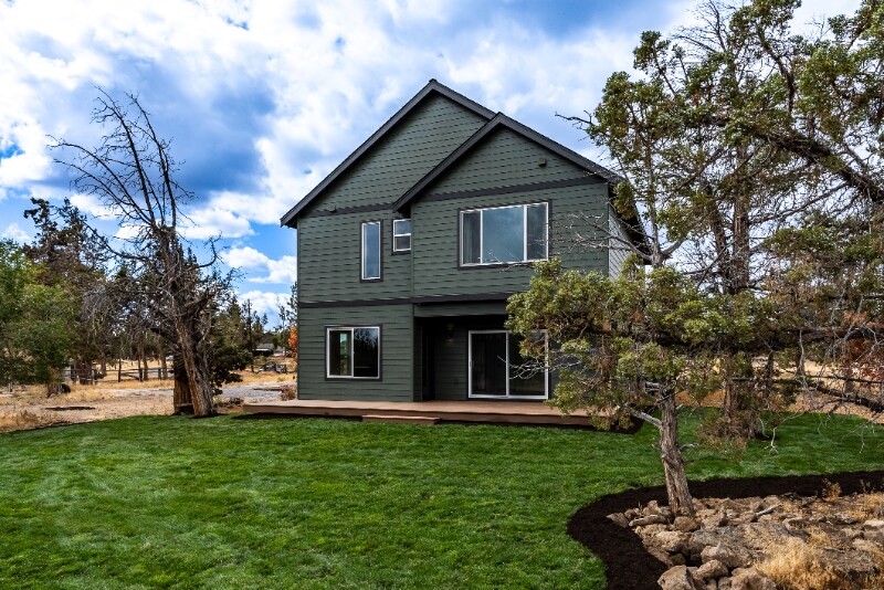 22505 Nelson Rd in Bend, OR - Building Photo