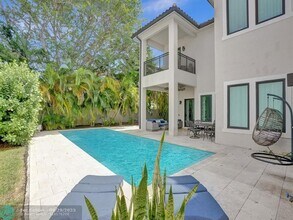 5742 Brookfield Cir in Fort Lauderdale, FL - Foto de edificio - Building Photo