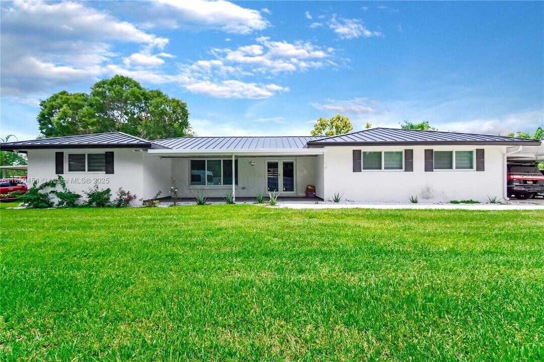 18300 SW 48th St in Southwest Ranches, FL - Building Photo