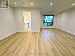 16 Snapdragon Dr in Toronto, ON - Building Photo - Building Photo