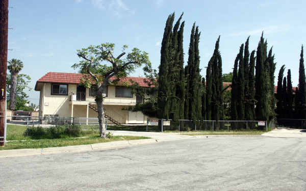 155 W Ramona Ave in San Gabriel, CA - Foto de edificio - Building Photo