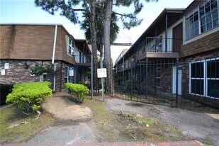 6220 Riverside Dr in Metairie, LA - Building Photo