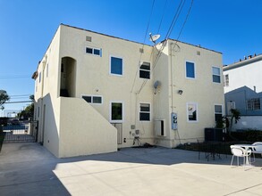 1158 S Cochran Ave in Los Angeles, CA - Building Photo - Building Photo